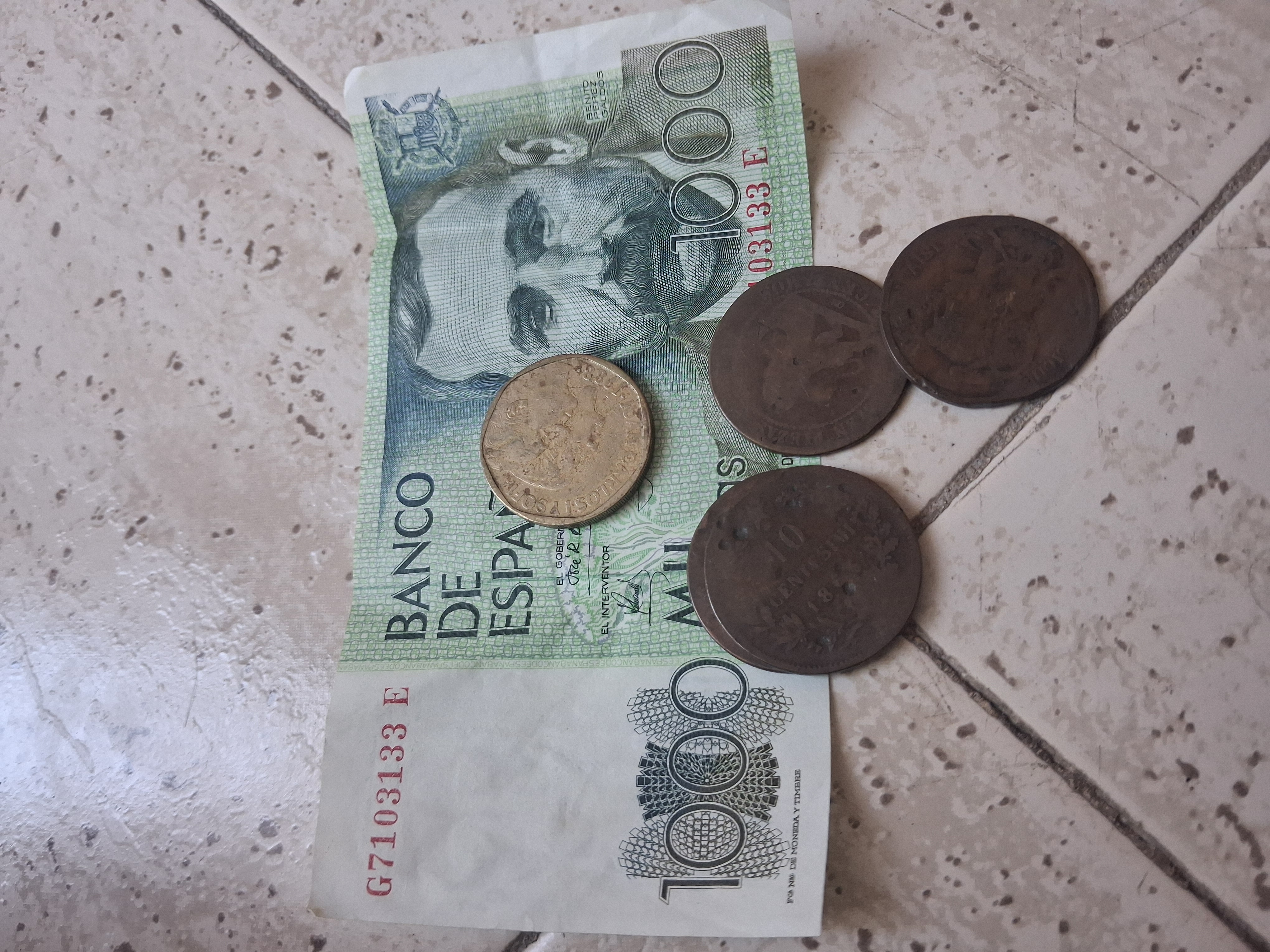 Billete de 1.000 Pesetas y Monedas